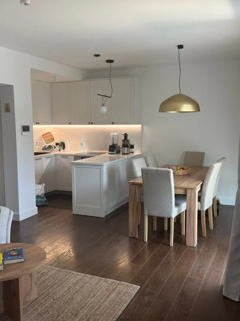 Izdavanje, dvosoban stan, 80m², Centar, Tivat