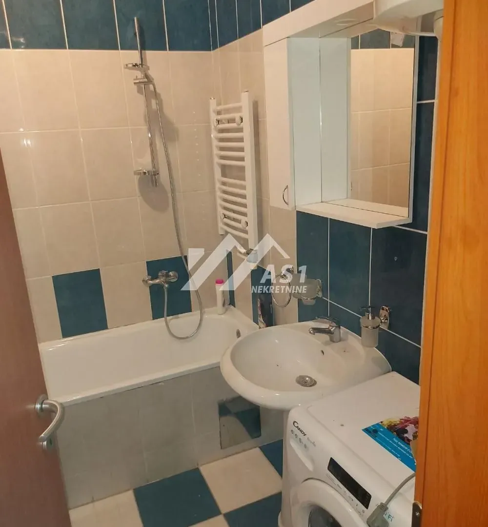 Izdavanje, dvosoban stan, 43m², Centar, Novi Sad
