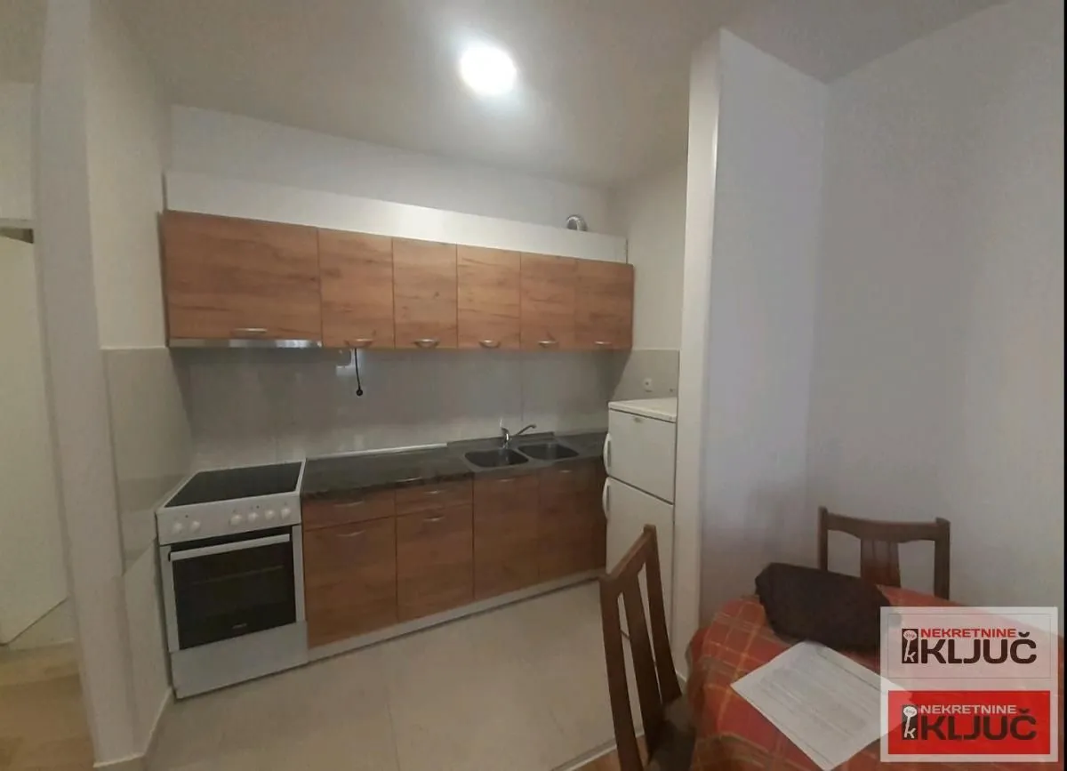 Izdavanje, jednosoban stan, 45m², Petrovaradin, Novi Sad