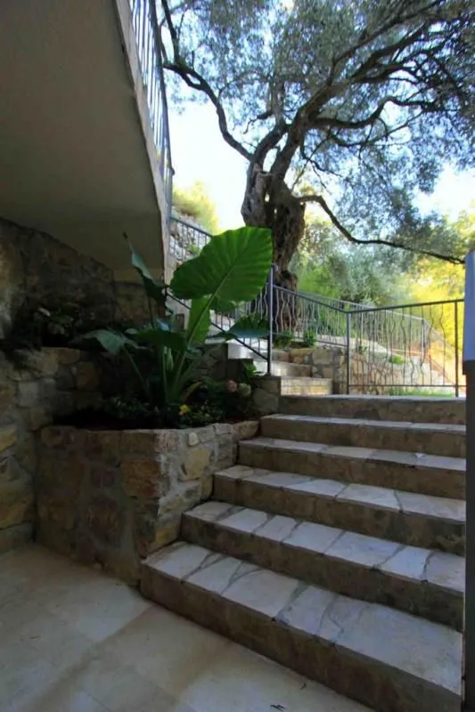 Sale, three bedroom apartment, 119m², Sveti Stefan, Budva