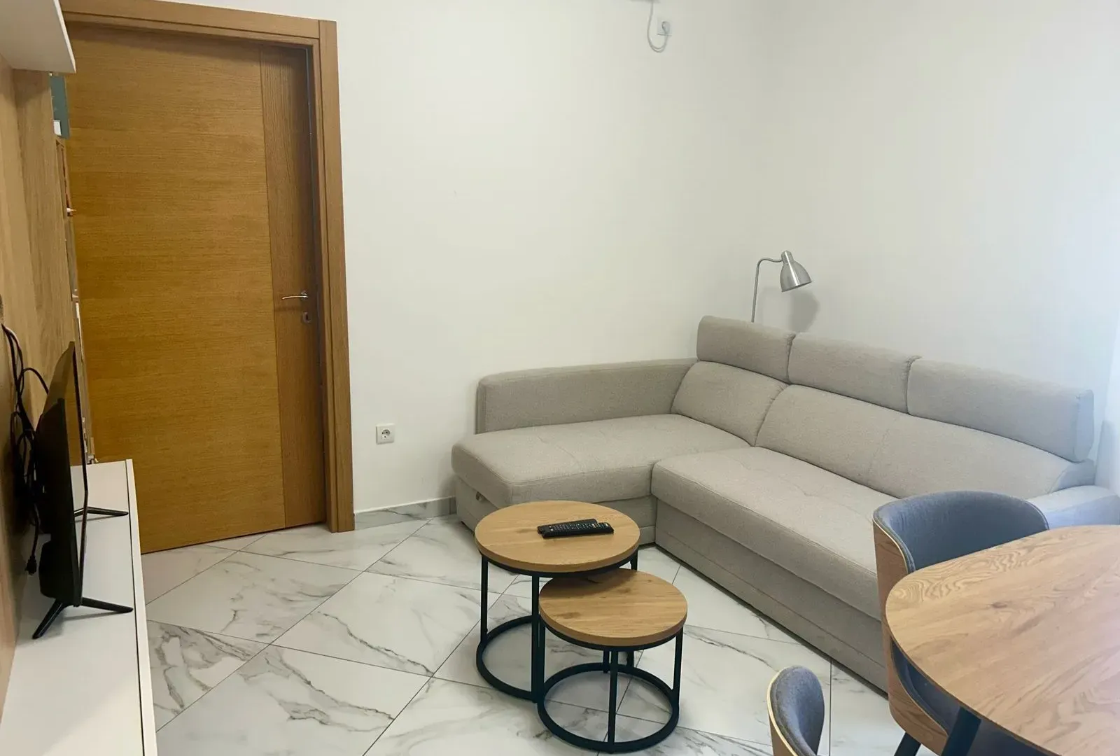 Izdavanje, dvosoban stan, 51m², Kava, Tivat