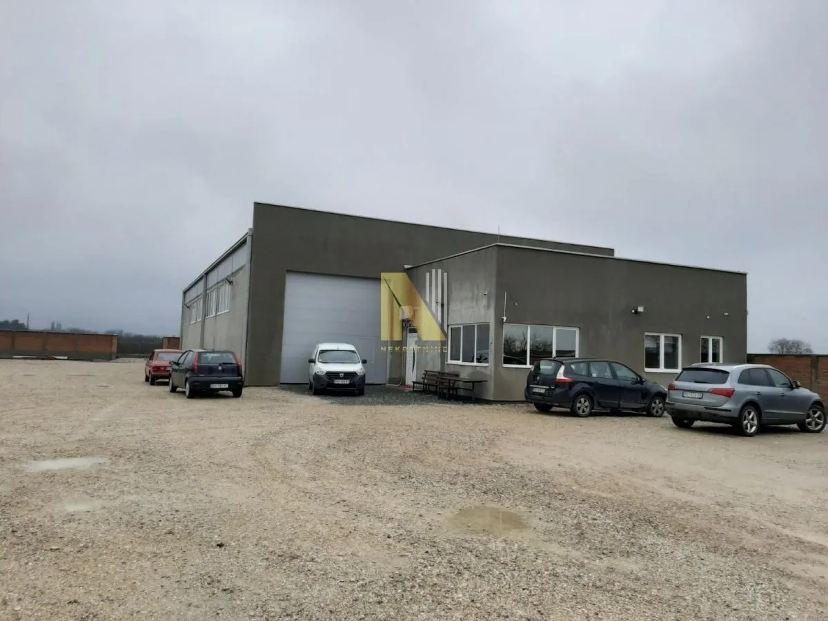 Izdavanje, poslovni prostor, 490m², Ruma, Srbija