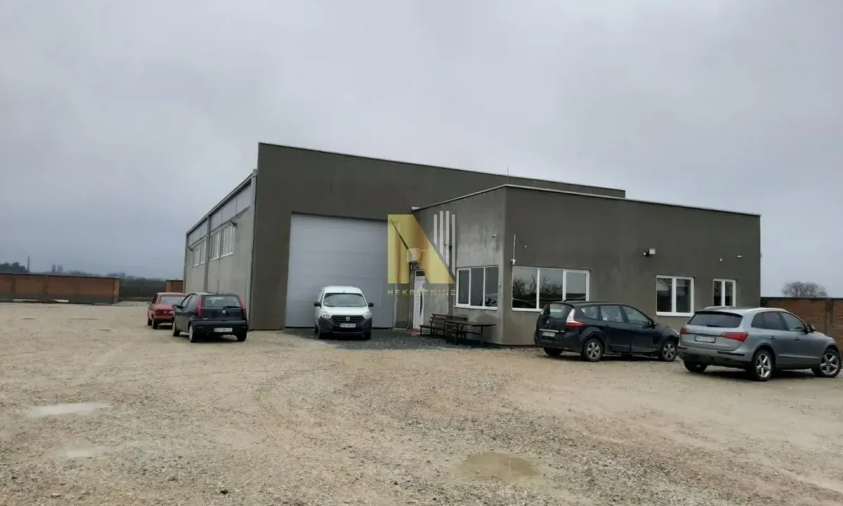 Izdavanje, poslovni prostor, 490m², Ruma, Srbija