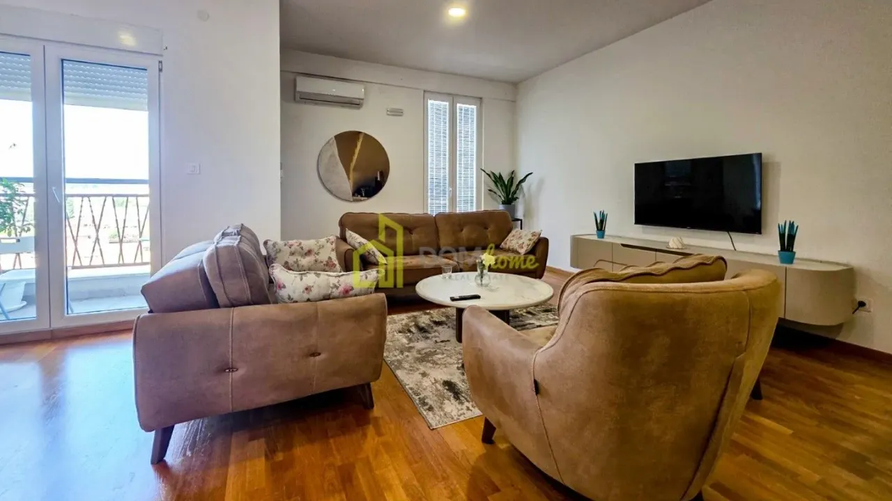 Prodaja, četvorosoban stan, 160m², Stari Aerodrom, Podgorica