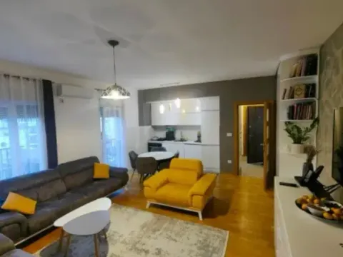 Prodaja, jednosoban stan, 49m², Stari Aerodrom, Podgorica - image 2