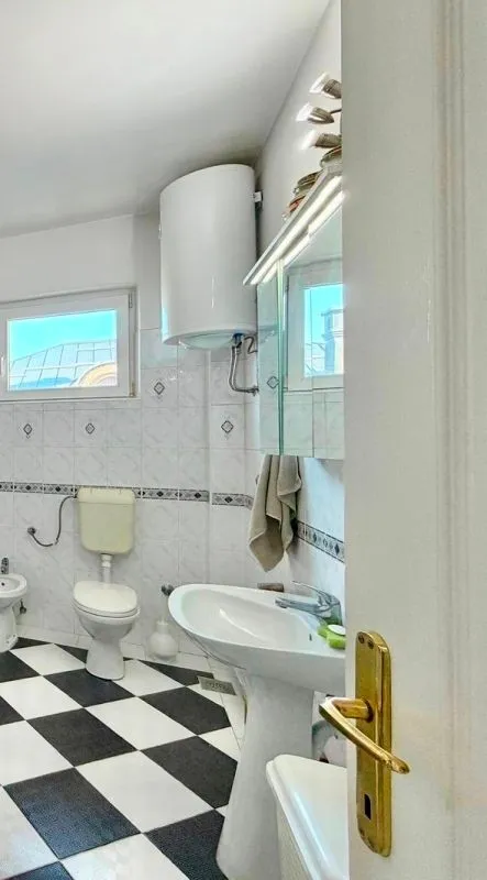 Sale, three bedroom apartment, 121m², Jajinci, Voždovac Sve Podlokacije
