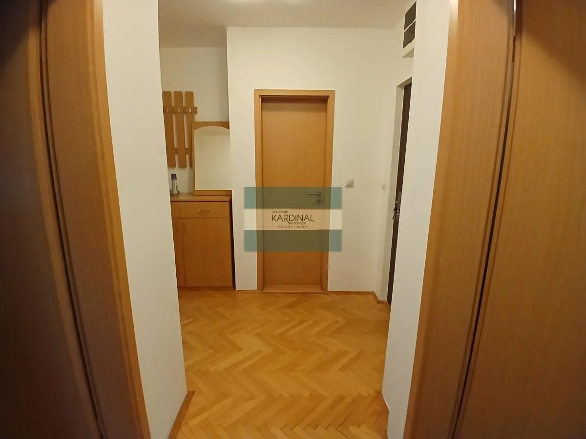 Prodaja, trosoban stan, 71m², Centar, Jagodina