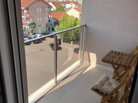 Izdavanje, jednosoban stan, 47m², Stari Aerodrom, Podgorica - image 2