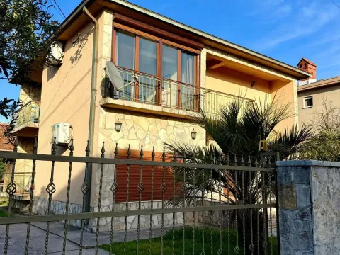 Izdavanje, trosoban stan, 90m², Masline, Podgorica - image 12