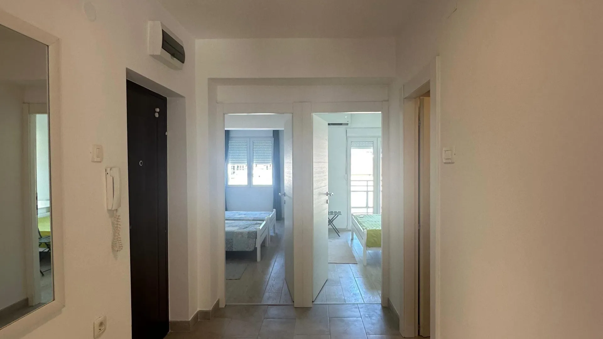Izdavanje, dvosoban stan, 70m², Centar, Tivat