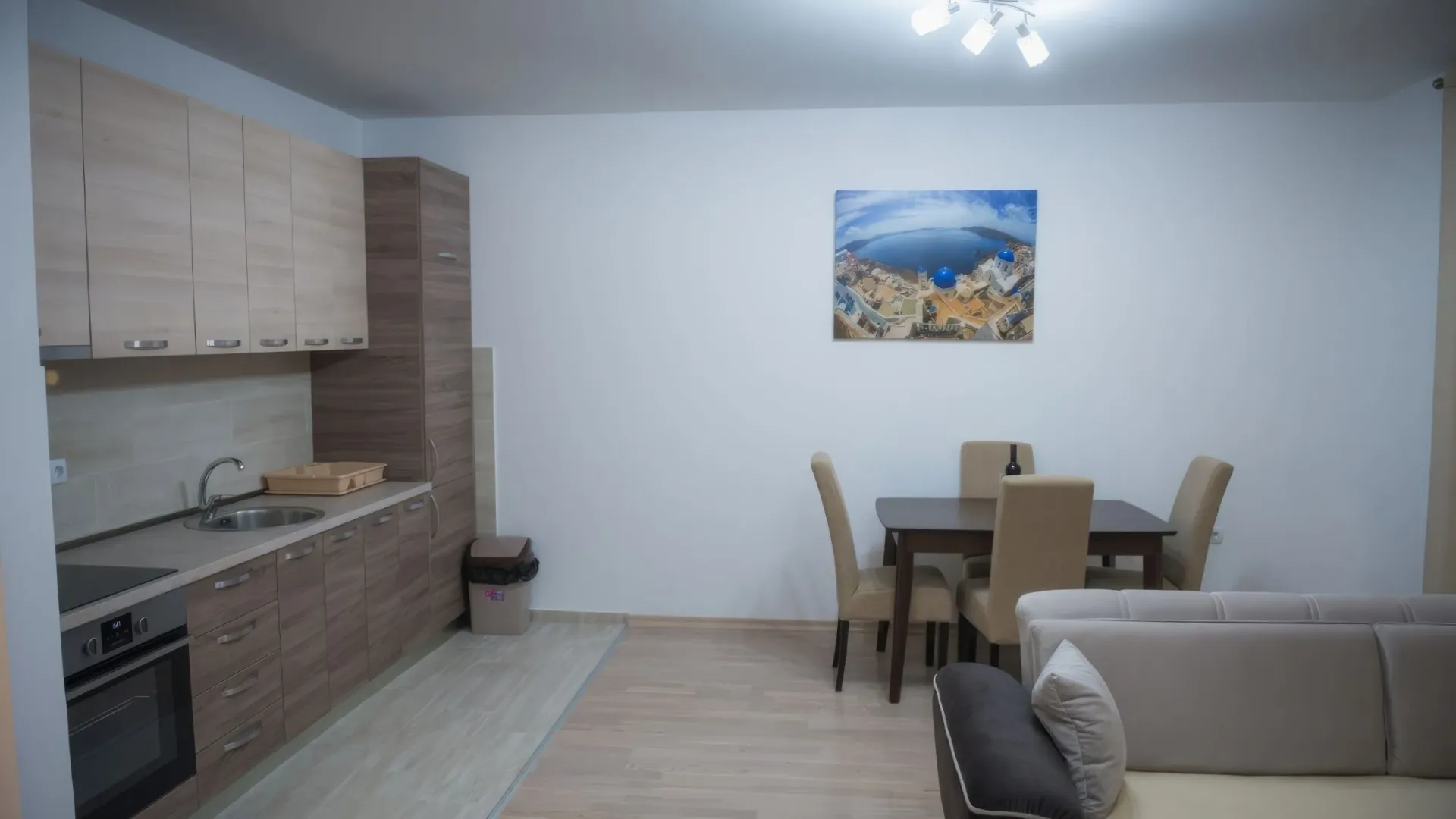 Izdavanje, dvosoban stan, 81m², Dobrota, Kotor