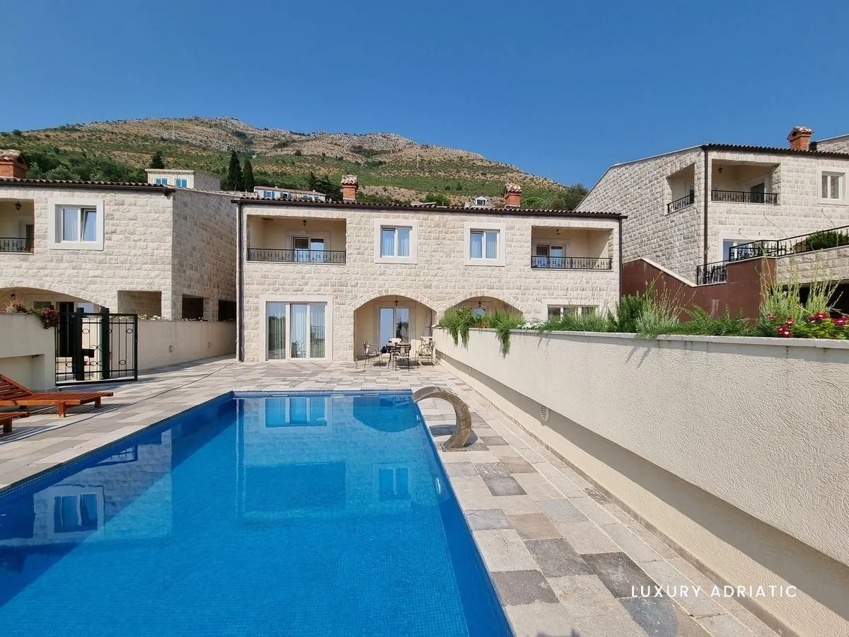 Sale, house, 1000m², Reževići, Budva