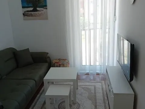 Izdavanje, jednosoban stan, 30m², Central Point, Podgorica
