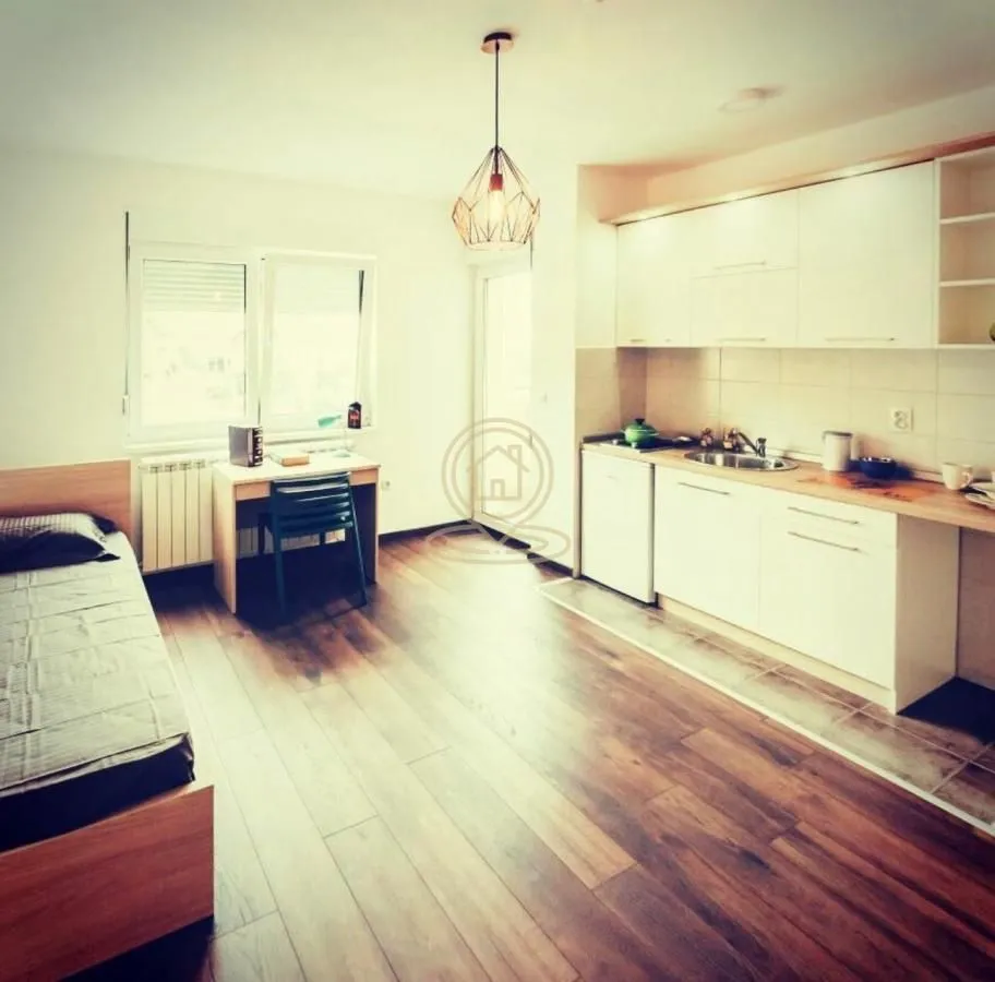 Izdavanje, garsonjera, 32m², Kragujevac, Srbija