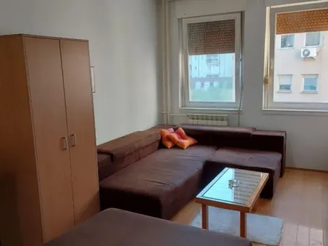 Stan in Bulevar Oslobodjenja