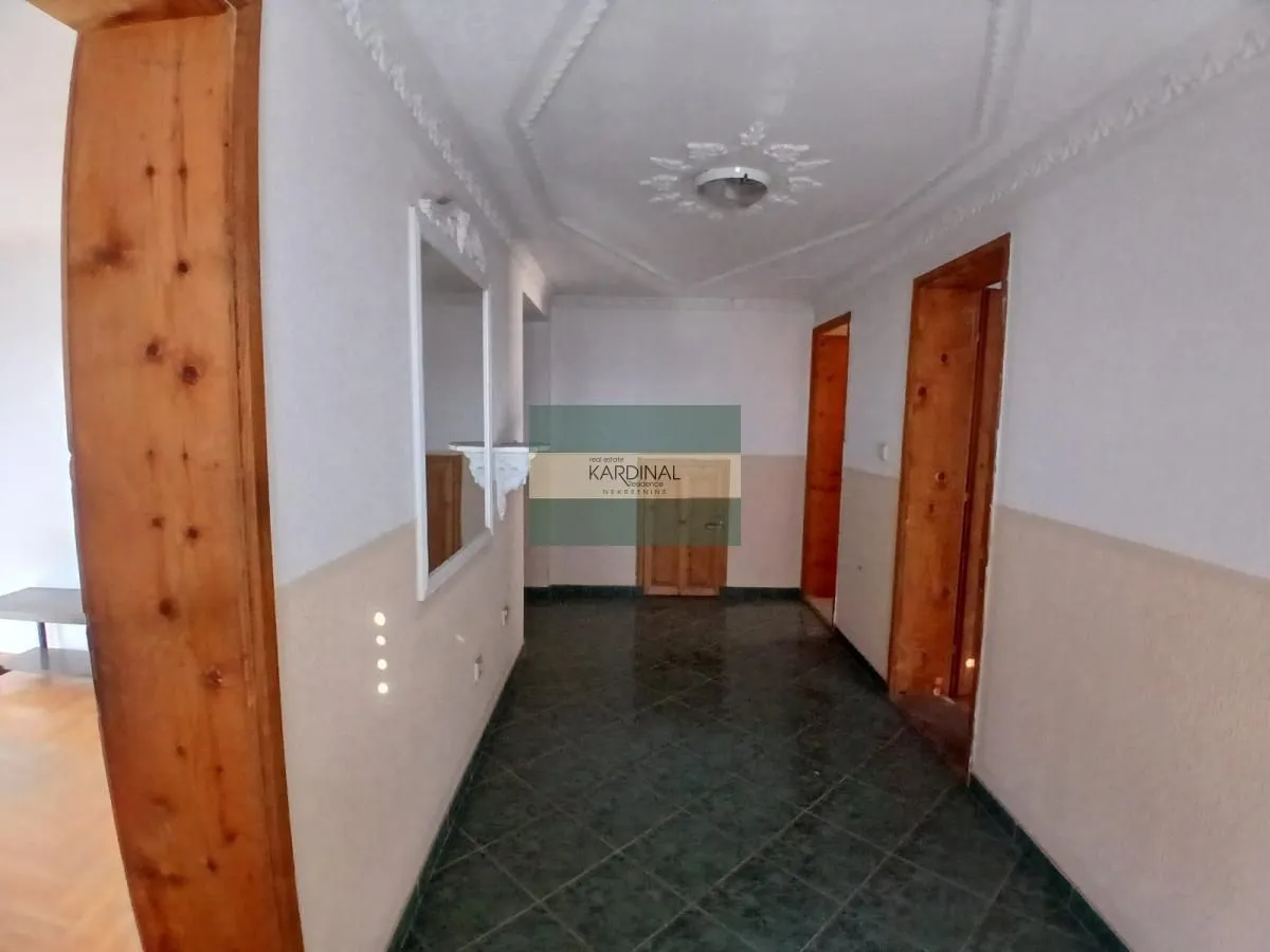 Sale, house, 536m², XI Kongres, Paraćin