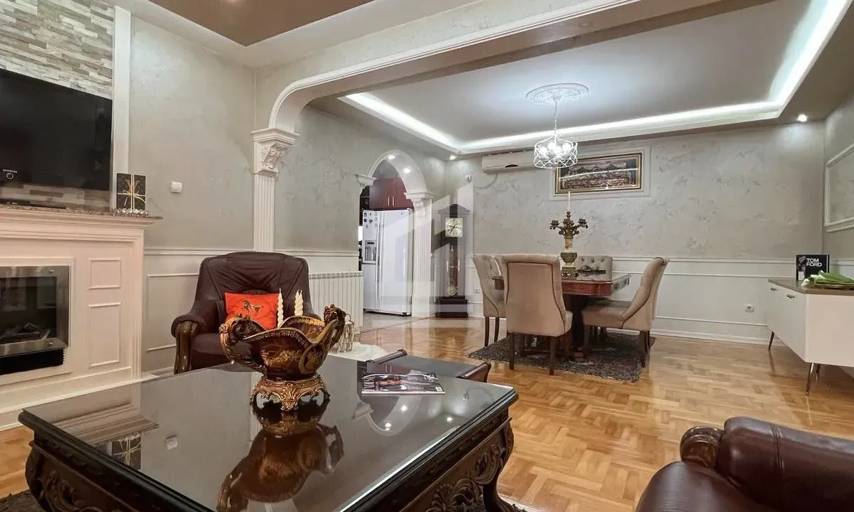 Izdavanje, kuća, 370m², Stari Aerodrom, Podgorica