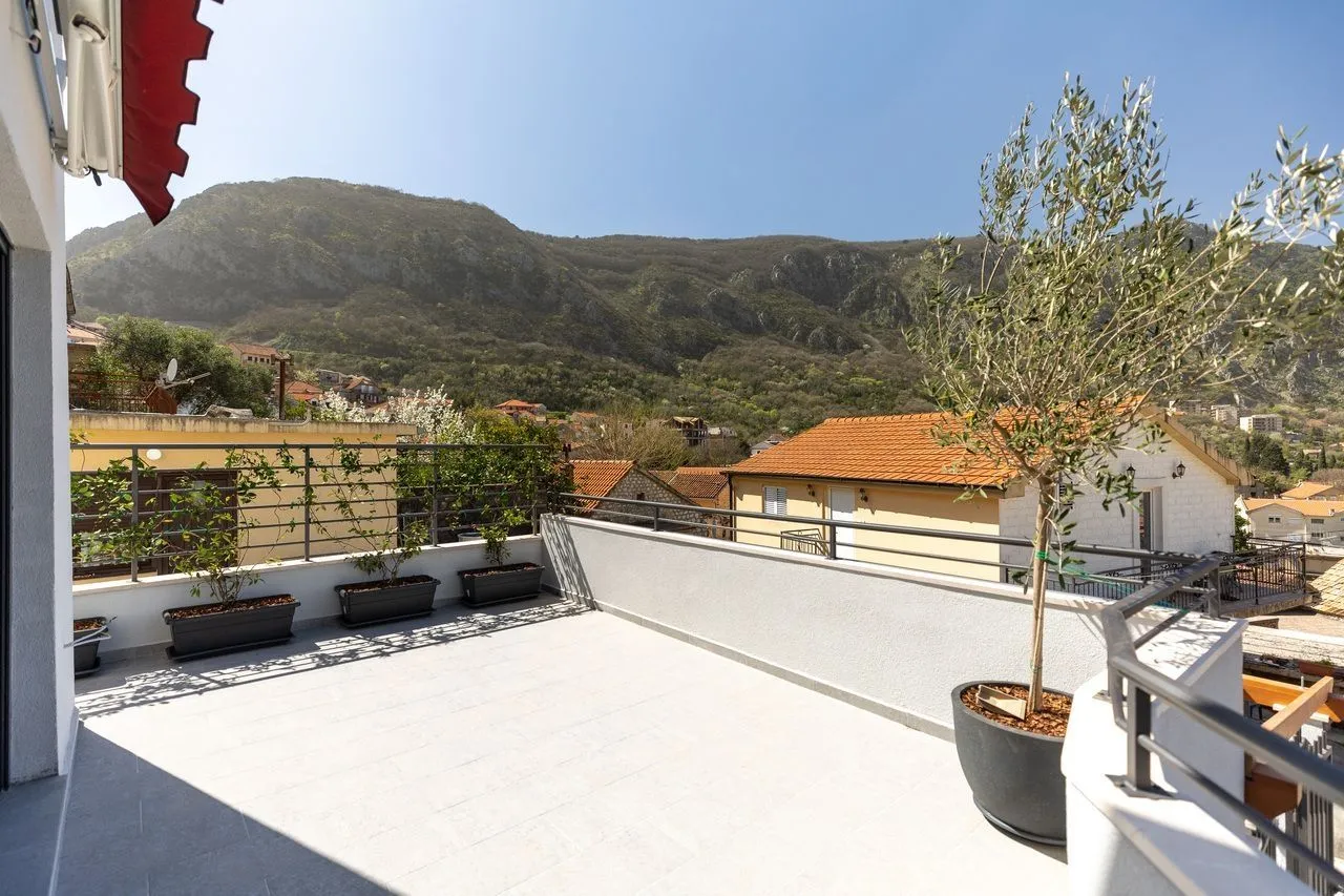 Prodaja, kuća, 160m², Škaljari, Kotor