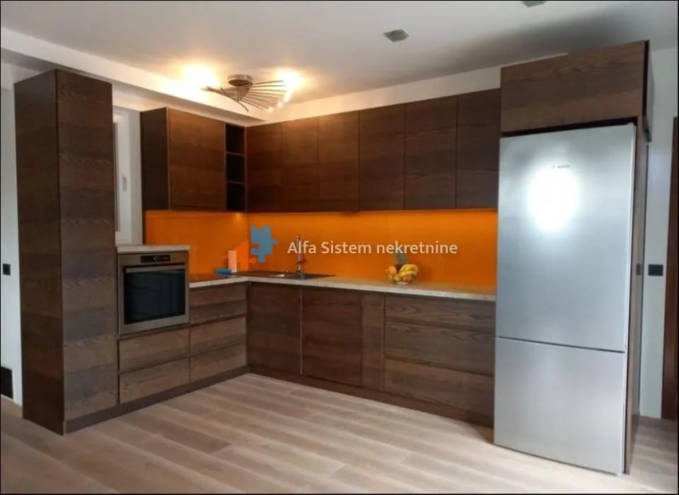 Izdavanje, stan, 120m², Senjak, Beograd