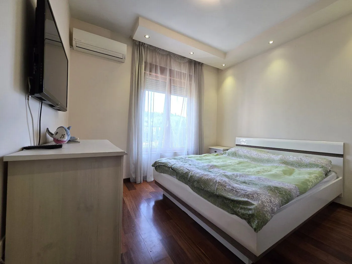 Izdavanje, dvosoban stan, 75m², Centar, Podgorica