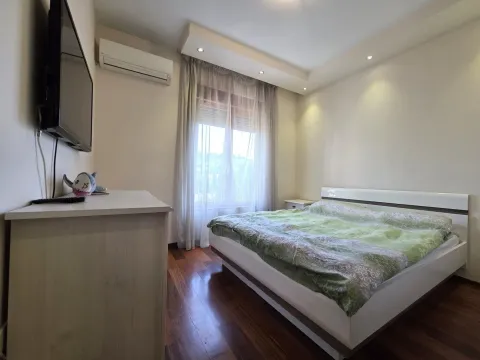 Izdavanje, dvosoban stan, 75m², Centar, Podgorica - image 12