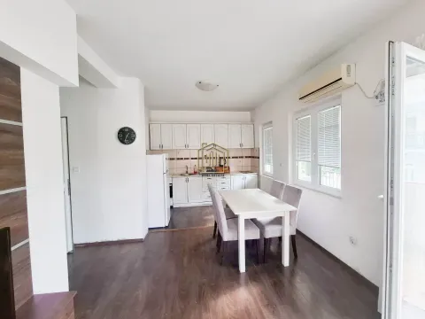 Rent, two bedroom apartment, 64m², Škaljari, Kotor - image 4