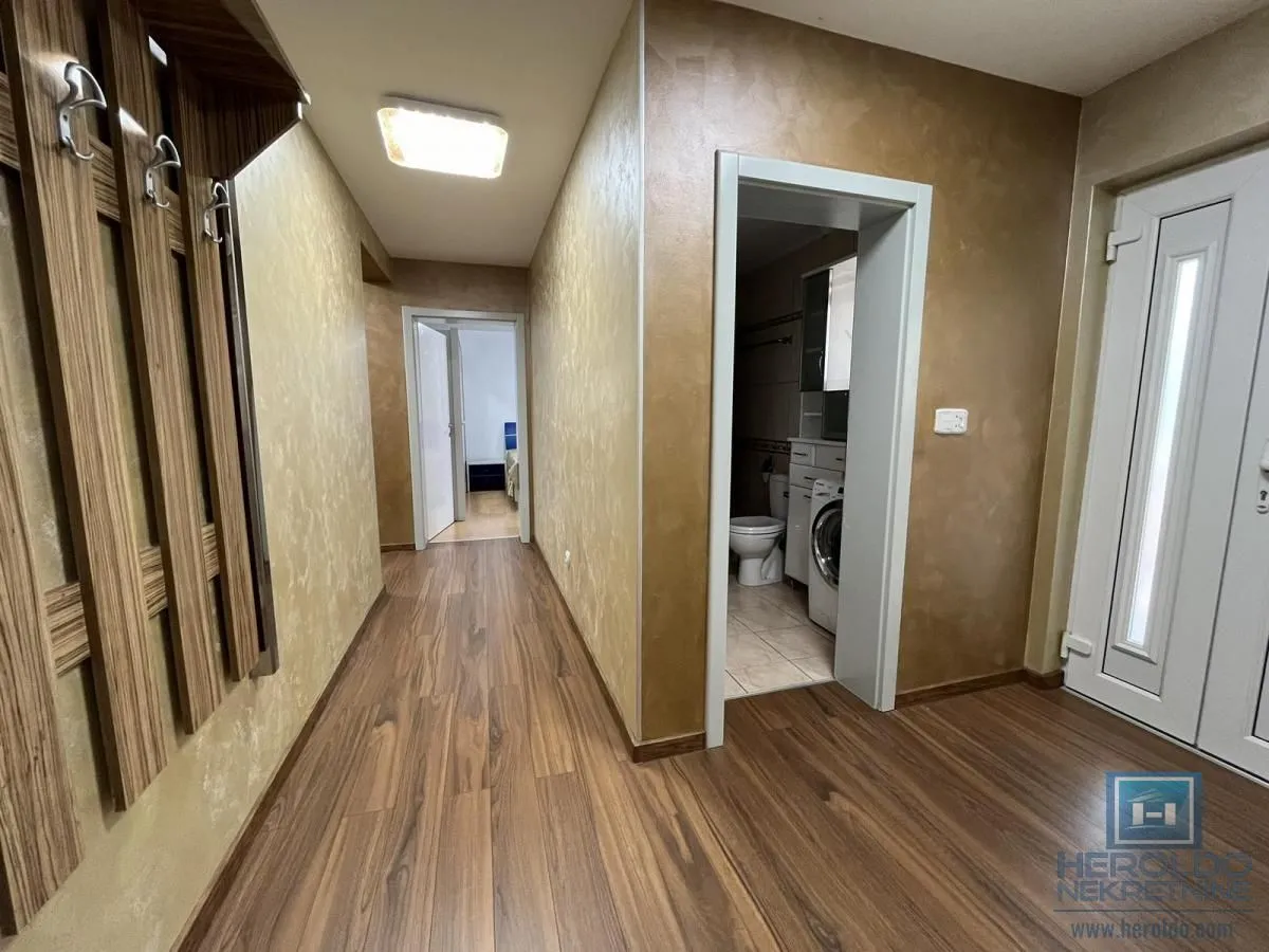 Prodaja, kuća, 302m², Vinorača, Jagodina