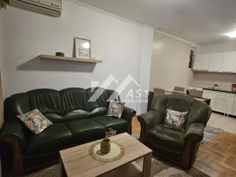 Stan in Adamovićevo Naselje