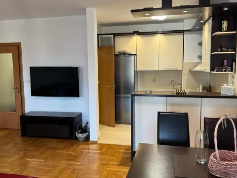 Rent, two bedroom apartment, 87m², Stari Aerodrom, Podgorica - image 6