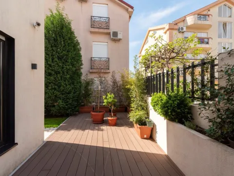 Sale, three bedroom apartment, 200m², Podgorica, Crna Gora - image 41