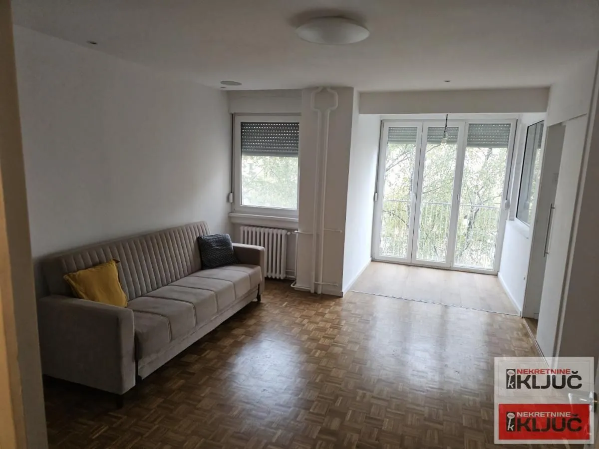 Prodaja, trosoban stan, 75m², Socijalno, Novi Sad Sve Podlokacije
