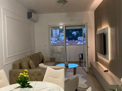 Rent, one bedroom apartment, 46m², Budva, Crna Gora - image 1