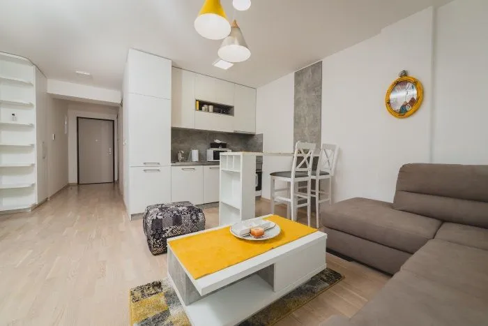 Izdavanje, jednosoban stan, 47m², Budva okolina, Budva