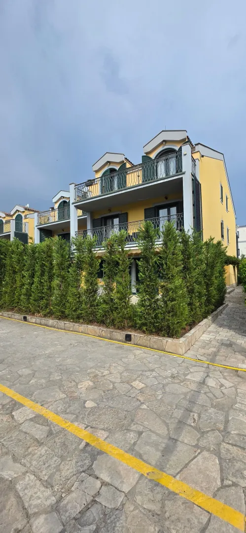 Prodaja, kuća, 176m², Lastva Grbaljska, Kotor