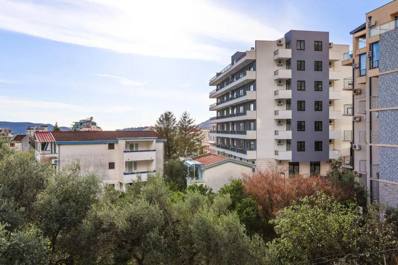 Rent, one bedroom apartment, 40m², Bečići, Budva
