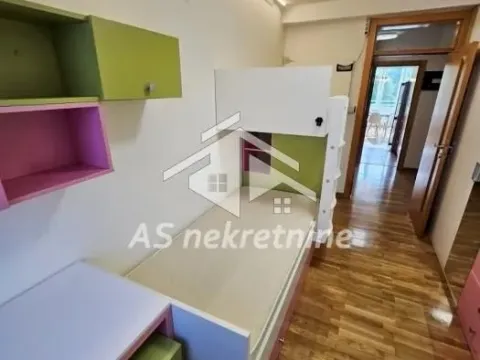 Izdavanje, trosoban stan, 80m², Stari Grad, Beograd - image 15