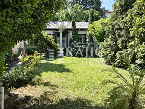 View of the yard and house surrounded by greenery. - image 10