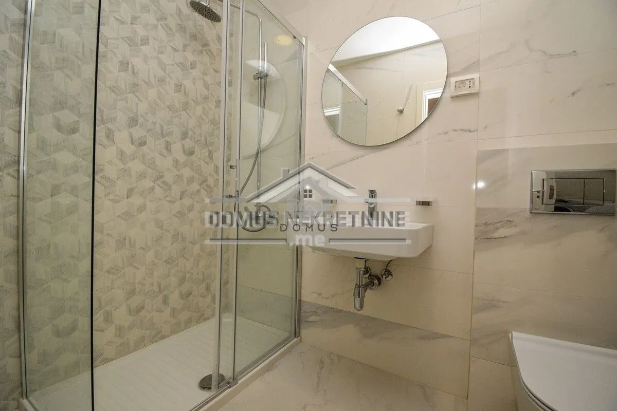 Prodaja, jednosoban stan, 49m², Central Point, Podgorica