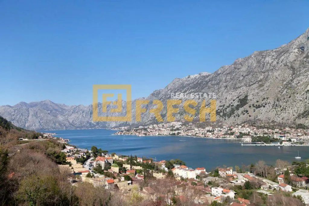 Prodaja, četvorosoban stan, 253m², Kotor, Crna Gora