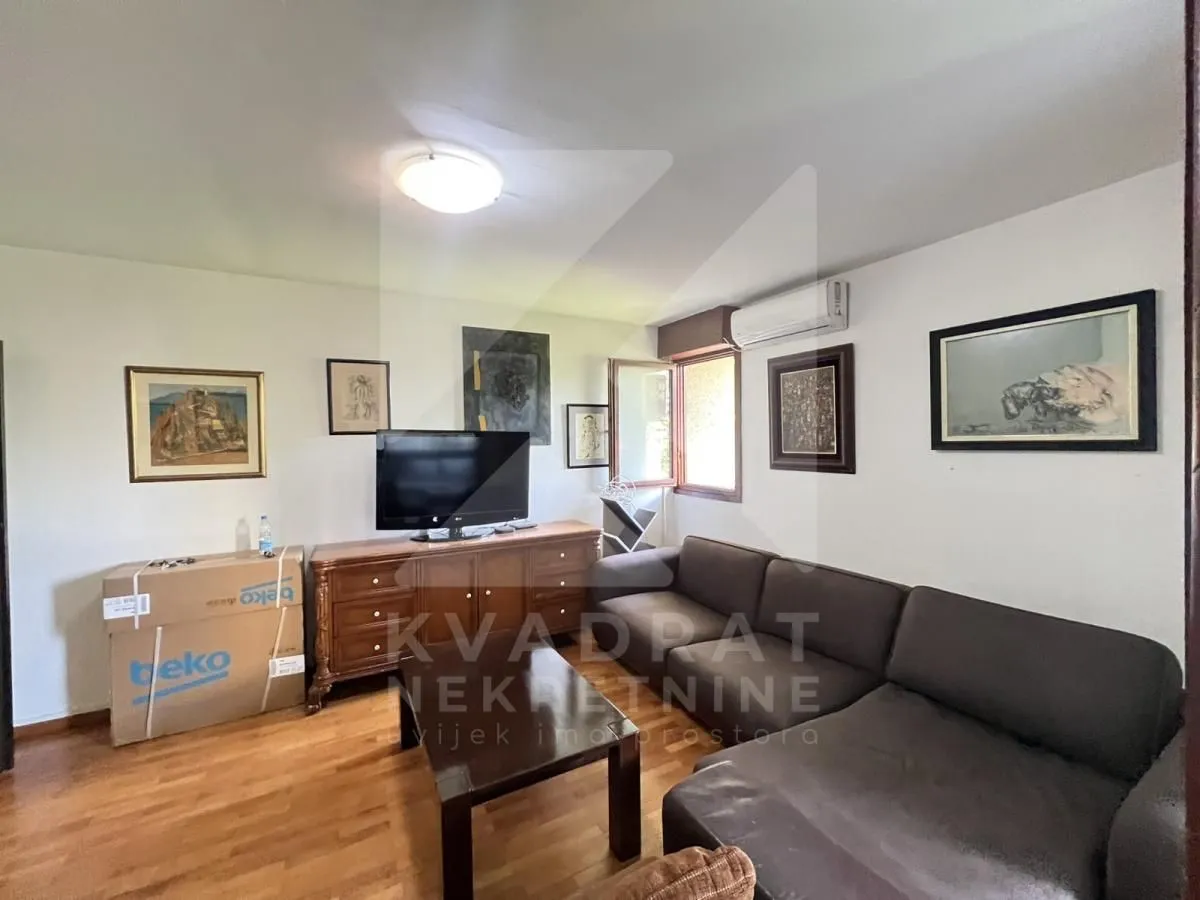 Izdavanje, jednosoban stan, 60m², Blok 5, Podgorica