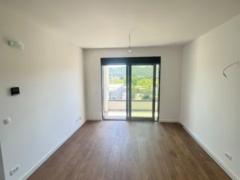 Prodaja, jednosoban stan, 42m², Centar, Bar - image 1