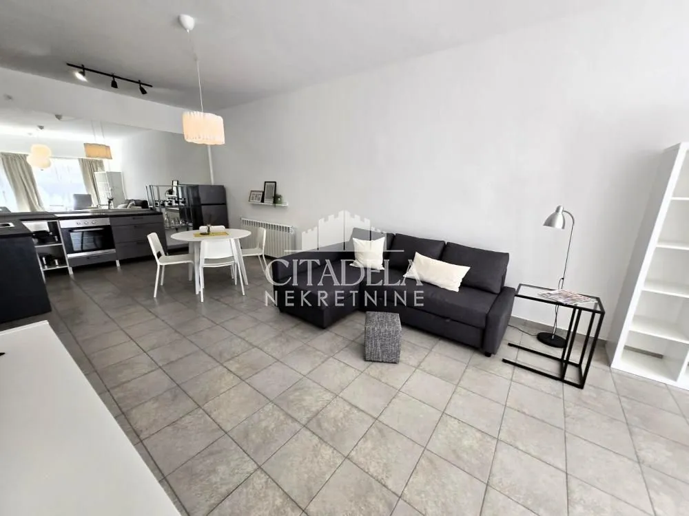 Izdavanje, jednosoban stan, 55m², Resnik, Beograd