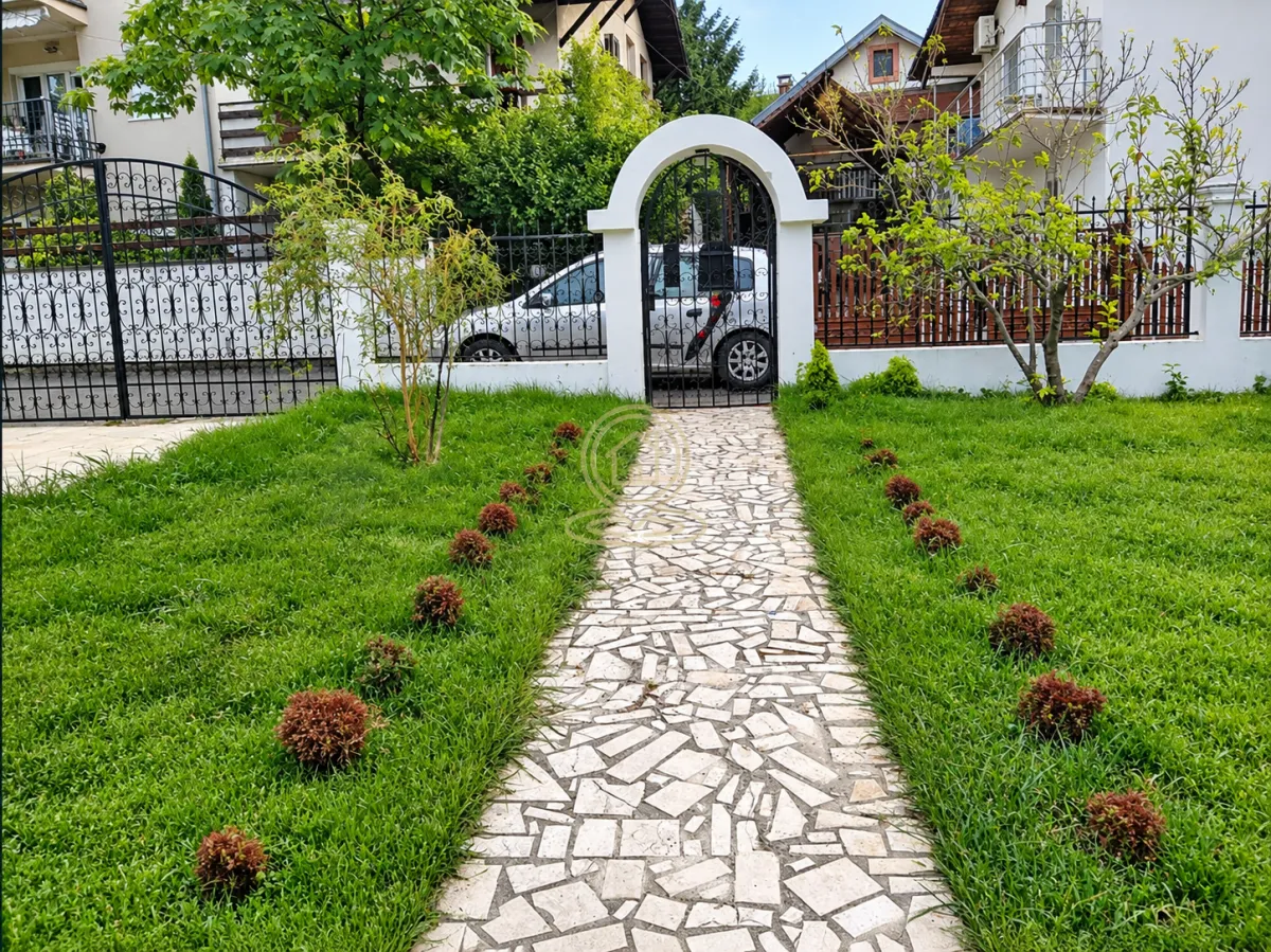 Rent, house, 360m², Zvezdara Sve Podlokacije, Beograd