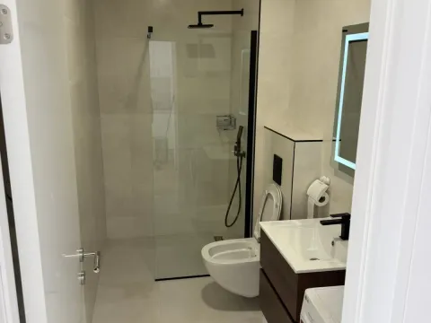 Rent, one bedroom apartment, 40m², Bečići, Budva - image 8