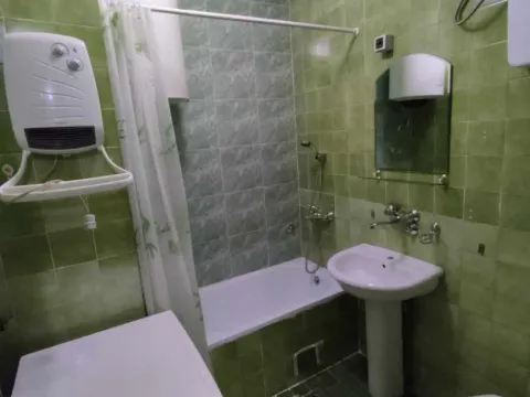 Izdavanje, jednosoban stan, 50m², Malo Brdo, Podgorica - image 7