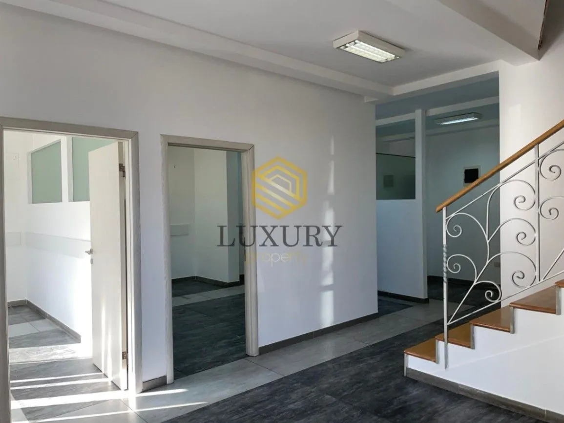 Rent, office space, 160m², 1 maj, Podgorica