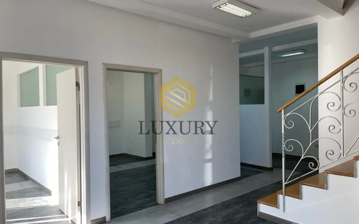 Rent, office space, 160m², 1 maj, Podgorica