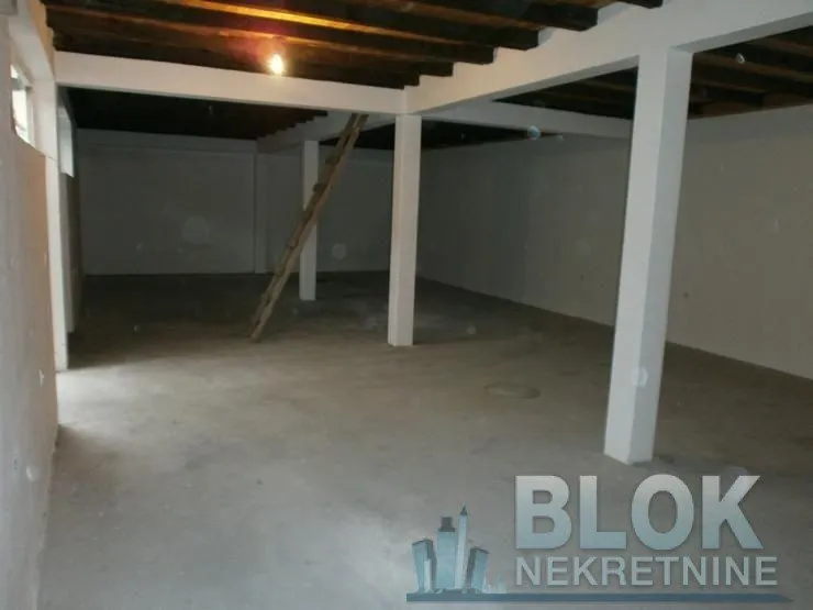 Izdavanje, poslovni prostor, 120m², Velika Pijaca, Podgorica