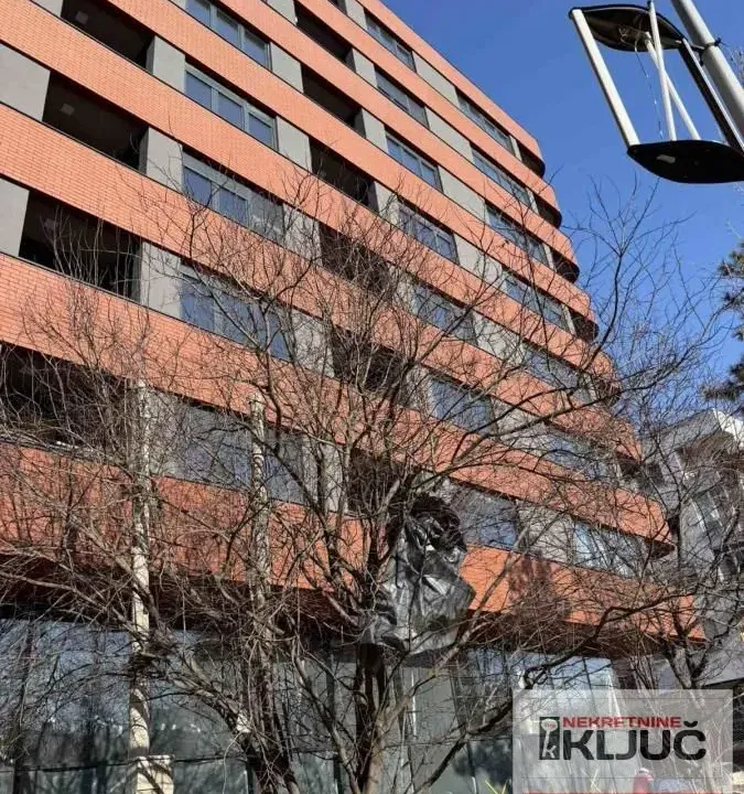 Izdavanje, četvorosoban stan, 105m², Bulevar Oslobodjenja, Novi Sad Sve Podlokacije