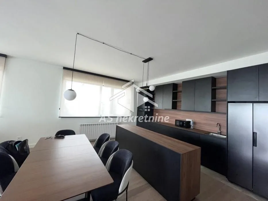Izdavanje, četvorosoban stan, 152m², Savski Venac, Beograd